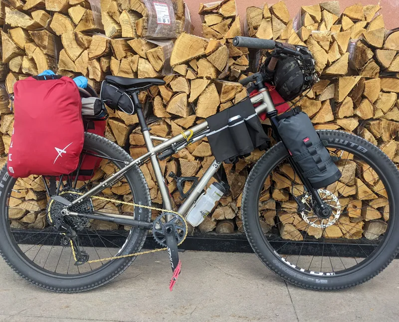 A Reddit users fully packed bike with tons of loading capacity thanks to various bags and panniers