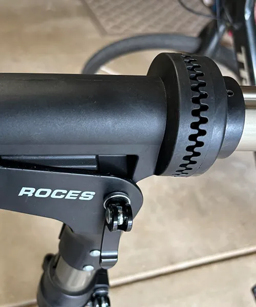 The 360 degree rotation mechanism on CXWXC bike repair stand